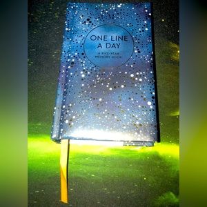 One line a day (5 year memory book)